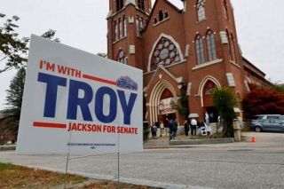 物価高、関税で民主党が攻勢　米激戦州候補ら、舌戦過熱