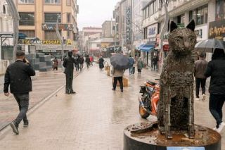 【世界の街から】去る人戻る人