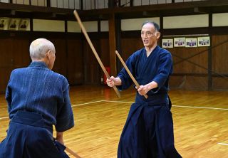 「すご腕・すご技　作州の名人　岡山学」②兵法二天一流　千原一夫さん（美作市下庄町）武蔵の剣術、教え次代へ