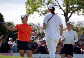 全英女王２人に続け　「私も世界へ」新星が上位争いで競演　山陽新聞レディース杯ゴルフ