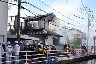 岡山で民家全焼　けが人なし