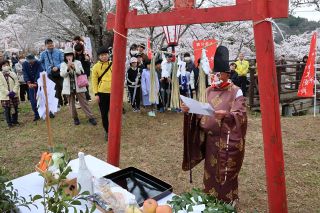  本心と逆のうそ願い　美咲・三休公園大明神大祭