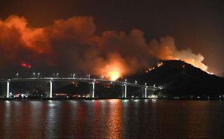 岡山・山林火災 出火原因は「たき火」　枯れ草伝い燃え広がる 市消防局が特定