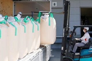 備蓄米、小売業者へ引き渡し開始　週明けにも店頭に、５キロ２千円