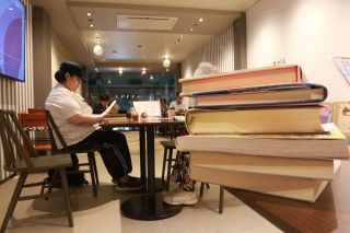 秋の夜長向け　子育てに追われる記者（３８）「積ん読」の読書会に参加してみたら