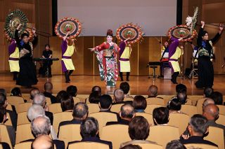 絆確かめ感謝伝え合う　金婚夫婦お祝いの集い・津山会場