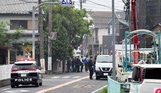 ハンマー殴打で高校生２人がけが　男は自宅裏から逃走、東京・福生