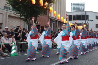 広島県無形民俗文化財「二上りおどり」 ２６団体約１２００人が情緒豊かに　福山夏まつり開幕　　