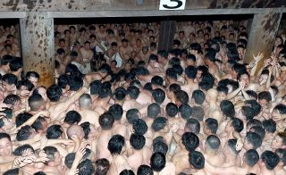 西大寺会陽 岡山、美作市の男性３人重体　宝木の争奪戦中に事故か