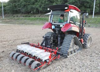 無農薬栽培へ機械除草の試験開始　「節水型乾田直播」で米井ファーム