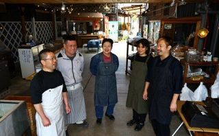 【岡山「２．０」人口減少の先に】第４部よそ者と～下津井編（４）にぎわう横丁　次世代の店 相次ぎ入居
