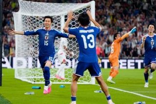 日本、チュニジアに４―０で完勝　サッカーＷ杯 上田２得点、決勝Ｔへ大きく前進