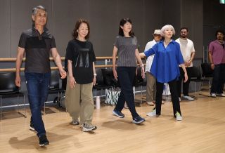 ファッションショーへ練習に熱　８月１日ハレコレ 多世代３４人
