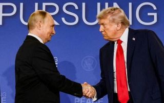 【米、対ロ軽油制裁緩和】思惑一致の米ロ、政治演出　ウクライナ不信、和平暗雲