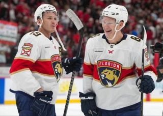 パンサーズ、昨季王者撃破で開幕　北米プロアイスホッケーＮＨＬ