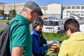 【戦後８０年】元捕虜の父思い「感無量」　豪男性、横浜の収容所跡で　住民と交流秘話も