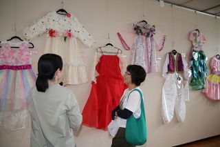 障害への理解深める活動展開 「パラ×コレ」結成１０年　節目記念し、歩み紹介する展示会スタート