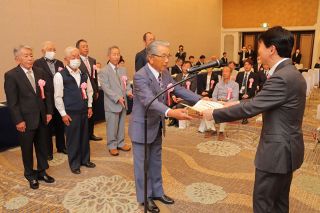 防犯、交通安全に貢献 功労者・団体を表彰　県防犯協、県交対協