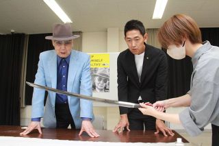 父から受け継いだ日本刀寄贈、俳優・八名さん（岡山出身）　備前長船刀剣博物館が調査、展示へ