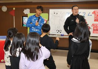 スポージ通じて入所児童らと交流　南野育成園でファジアーノＭＦ木村選手