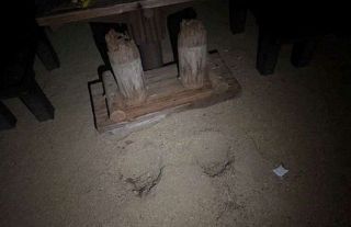 遊園地のベンチ倒れ男性けが　岡山、脚部が腐食か