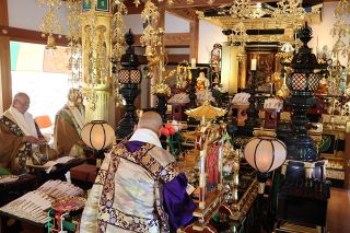 ３３年ぶりに秘仏開帳　津山・慈恩寺 聖観世音菩薩（ぼさつ）
