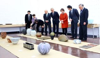 金重陶陽賞は粟根仁志さん（広島）　日本伝統工芸中国展の入賞決まる