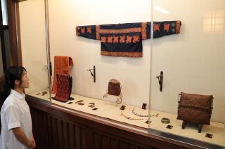 台湾先住民族の工芸品展示　倉敷民芸館 織物や木工品６０点