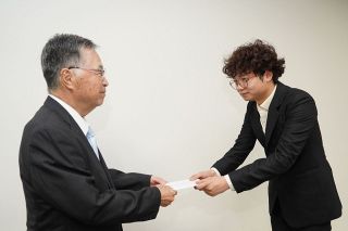 中国出身の大学院生に奨学金　倉敷 守屋留学生交流協会