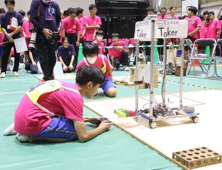 里庄でロボットコンテスト　中高生４６チーム出場、自作ロボの性能競う