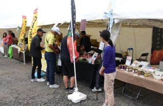 ミズノＯＰゴルフで特産品ＰＲ　地元・笠岡市がブース開設