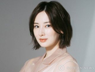 北川景子、“娘”との撮影オフショットで笑顔