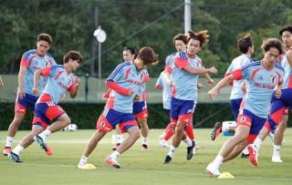 日本代表、全体練習開始　２４日にウルグアイ戦