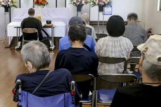 孤独な高齢者「死に尊厳を」、日雇い労働者の街・釜ケ崎に「見送りの会」　「あの世でも私たちとのつながりを忘れないで」会費はたった月１００円、１４年以上活動