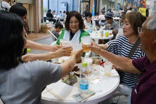 全国の地ビール１７銘柄飲み比べ　津山の商店街でフェスタ開幕