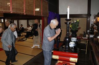 津山 初代藩主忠政しのぶ　本源寺、妙願寺 市民ら３９３年忌法要