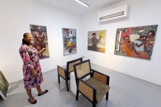 アフリカ現代芸術に脚光　植民地支配や伝統モチーフ　富裕層が関心、高額落札も