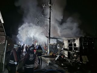 岡山市北区高松の建物から出火　岡山市消防が消火活動