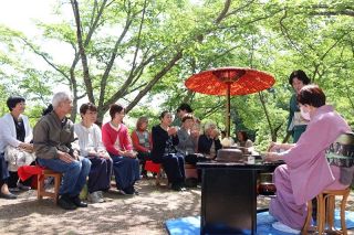 吉備真備しのび７年ぶり献茶会　お手前披露、３５０人が一服堪能