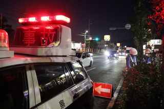 路線バスと車２台絡む事故 ４人軽傷、岡山