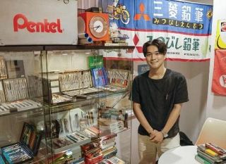 ビルの一室に所狭しと並ぶ千本のシャーペン　京都の大学生が「博物館」、自作製品も販売