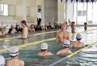【スポーツ庁がプール授業実態調査】民間委託で不当廉売の疑いも　廃止や学校外での実施増え