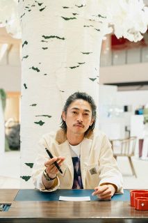 窪塚洋介＆田丸麻紀＆凰稀かなめ、大阪・梅田に登場　カードに直筆メッセージ