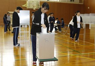 投票の大切さや意義学ぶ　吉備高原学園高で県選管教室