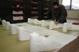 西大寺会陽 締め込み準備本格化　岡山市内の業者 安全願い作業