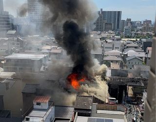 岡山市北区・奉還町で火災 商店街に煙広がる