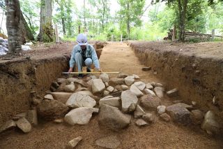 初の本格調査で葺石確認　国内最大級の円墳・小盛山古墳（岡山市）