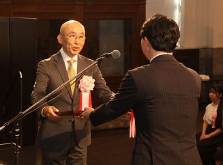「人生懸け多大な功績」　県文化賞、岡山芸術文化賞表彰式