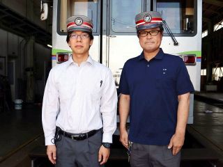 井原鉄道が夏用制服一新　熱中症対策、濃紺のポロシャツに