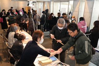 倉敷で５月１９日にプロ野球「阪神ー中日」 前売り券発売にファンが行列